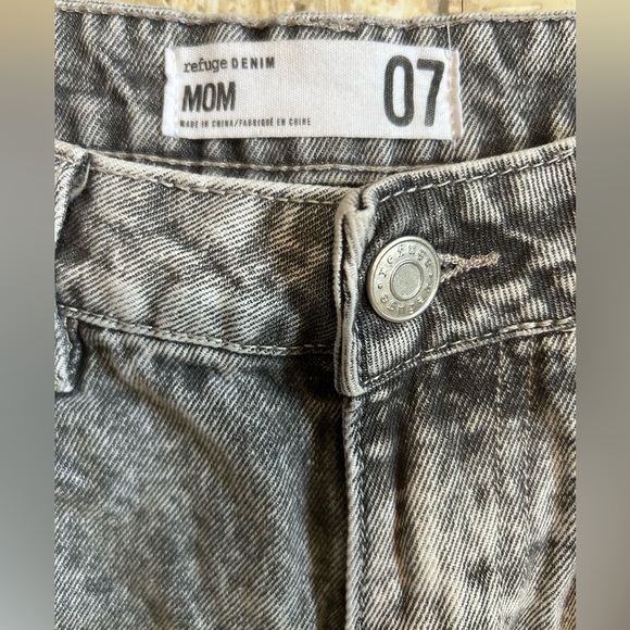 Refuge Denim MOM Patchwork Jeans. Three Shades of Denim. - Picture 4 of 12